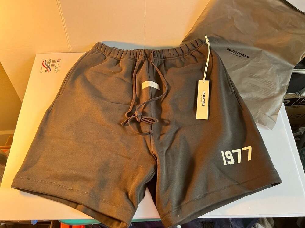 💥Fear of God Essentials 1977 Sweat Shorts Iron Brown